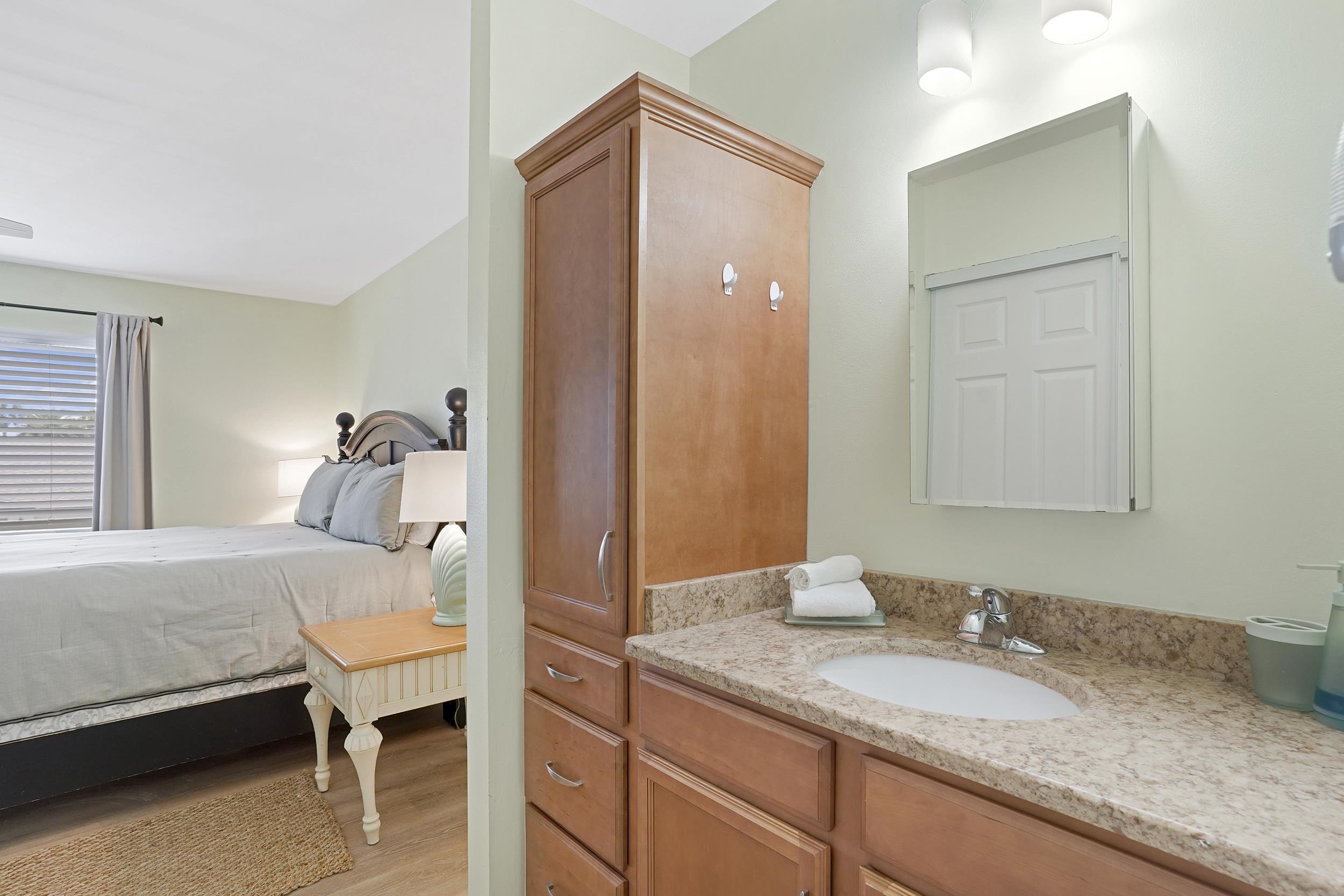 Image 18 of 42 For 107 Village Del Lago Cir