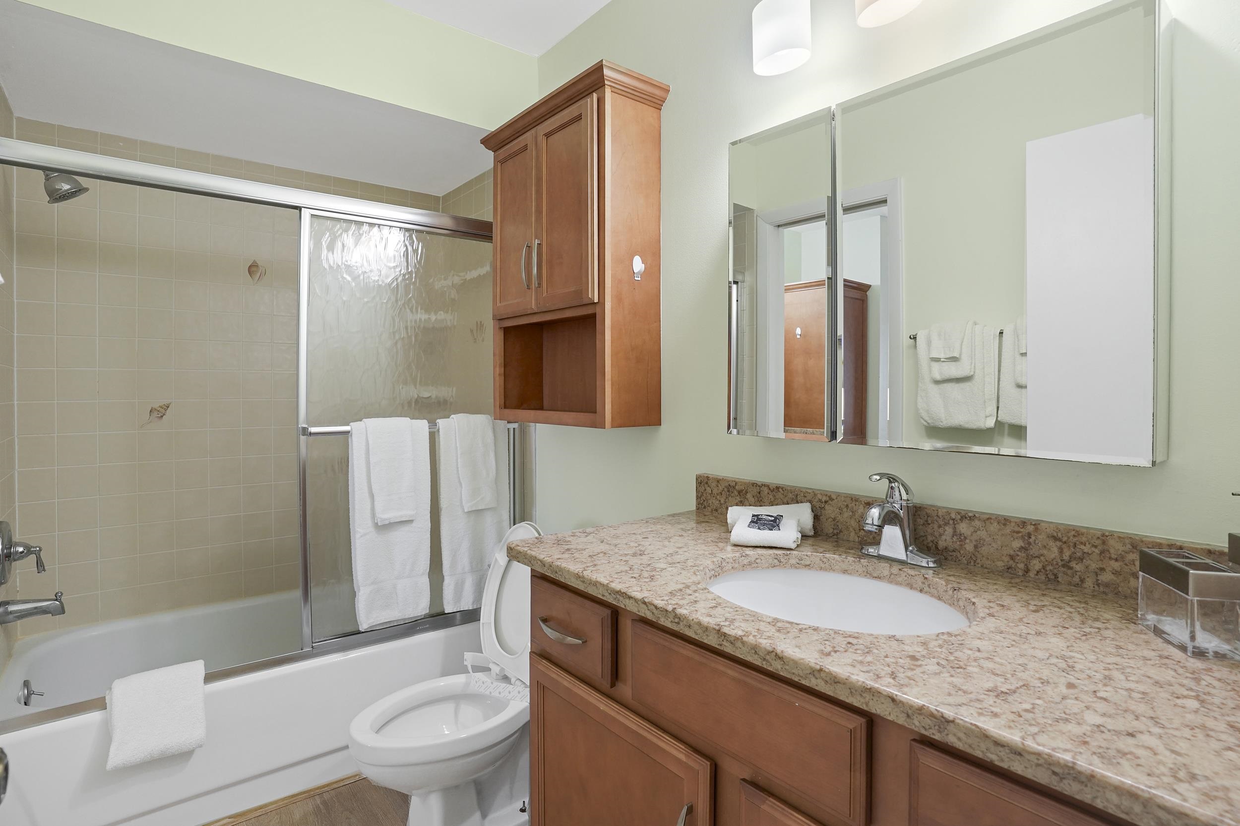 Image 19 of 42 For 107 Village Del Lago Cir