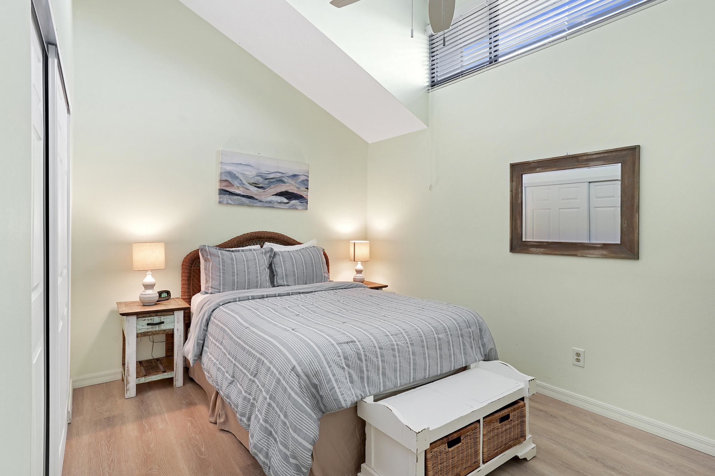 Image 20 of 42 For 107 Village Del Lago Cir