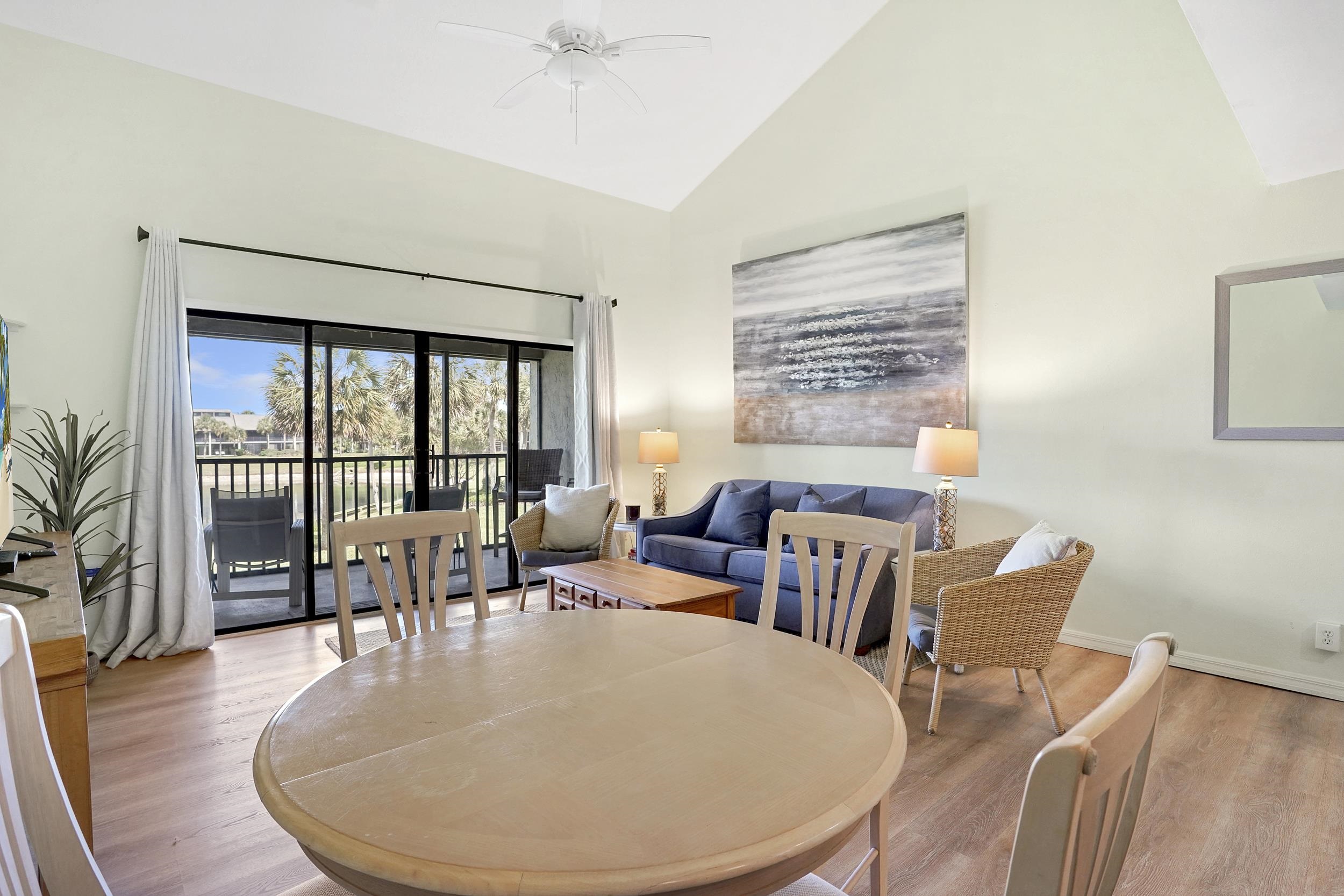 Image 4 of 42 For 107 Village Del Lago Cir