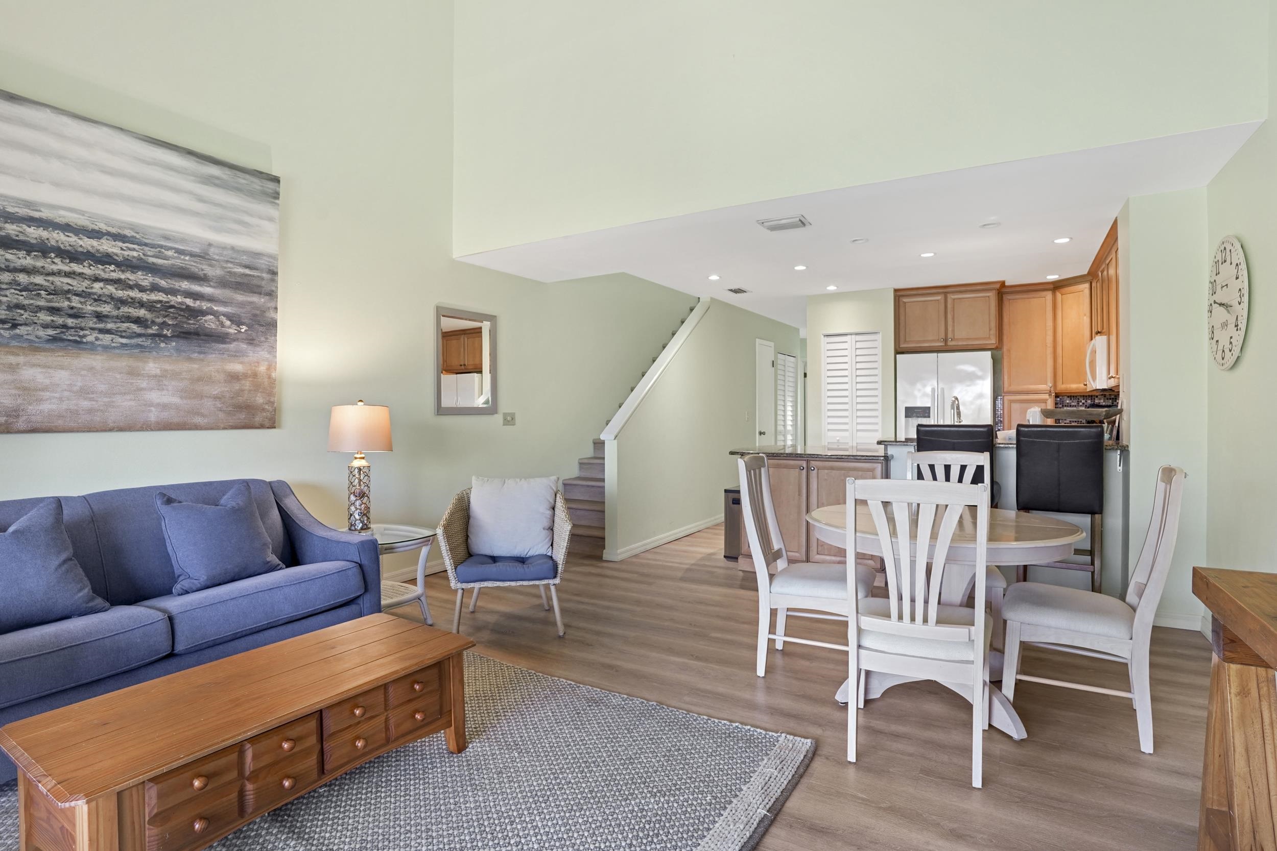 Image 5 of 42 For 107 Village Del Lago Cir