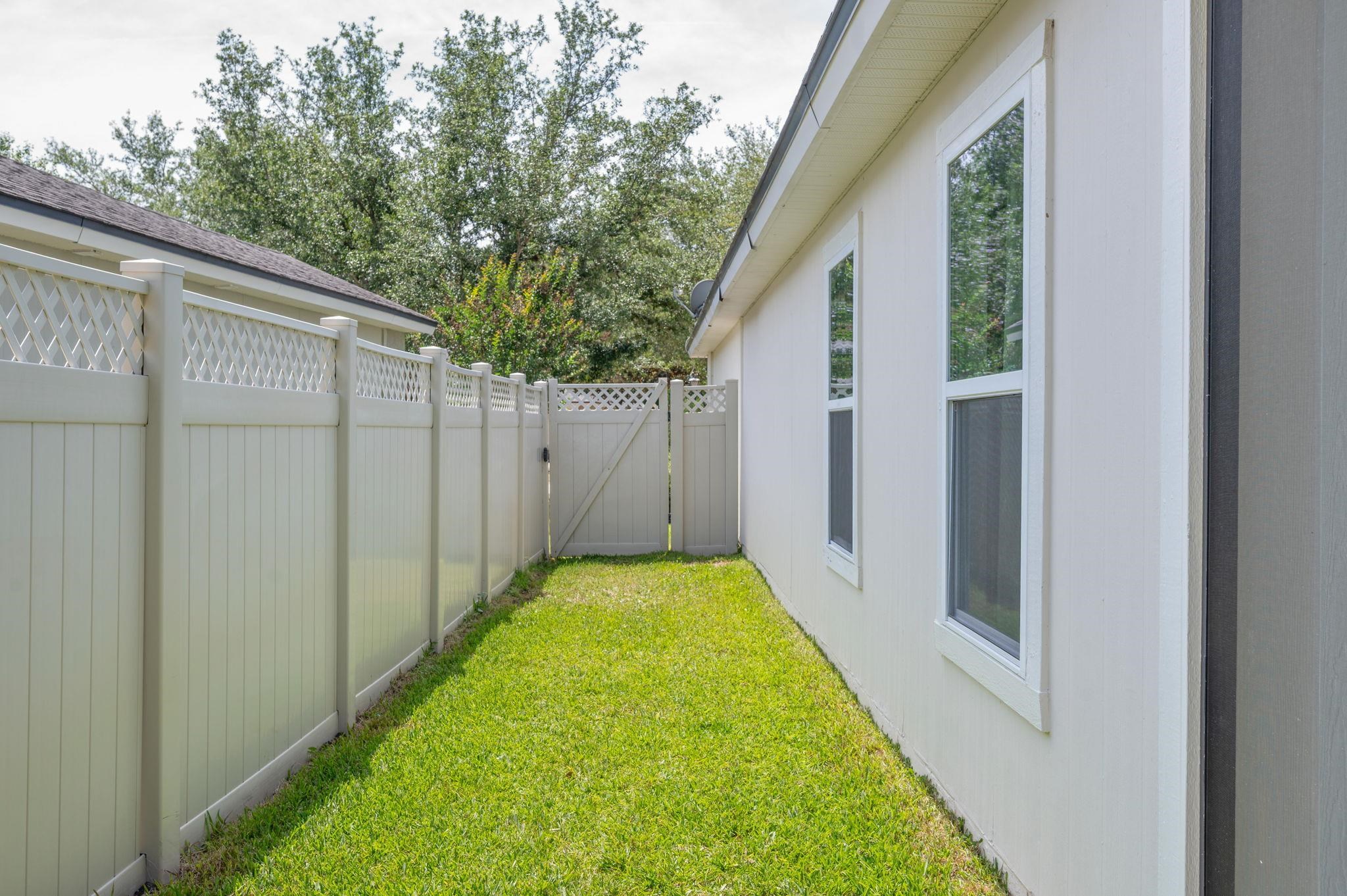 Image 49 of 72 For 172 Silver Glen Ave