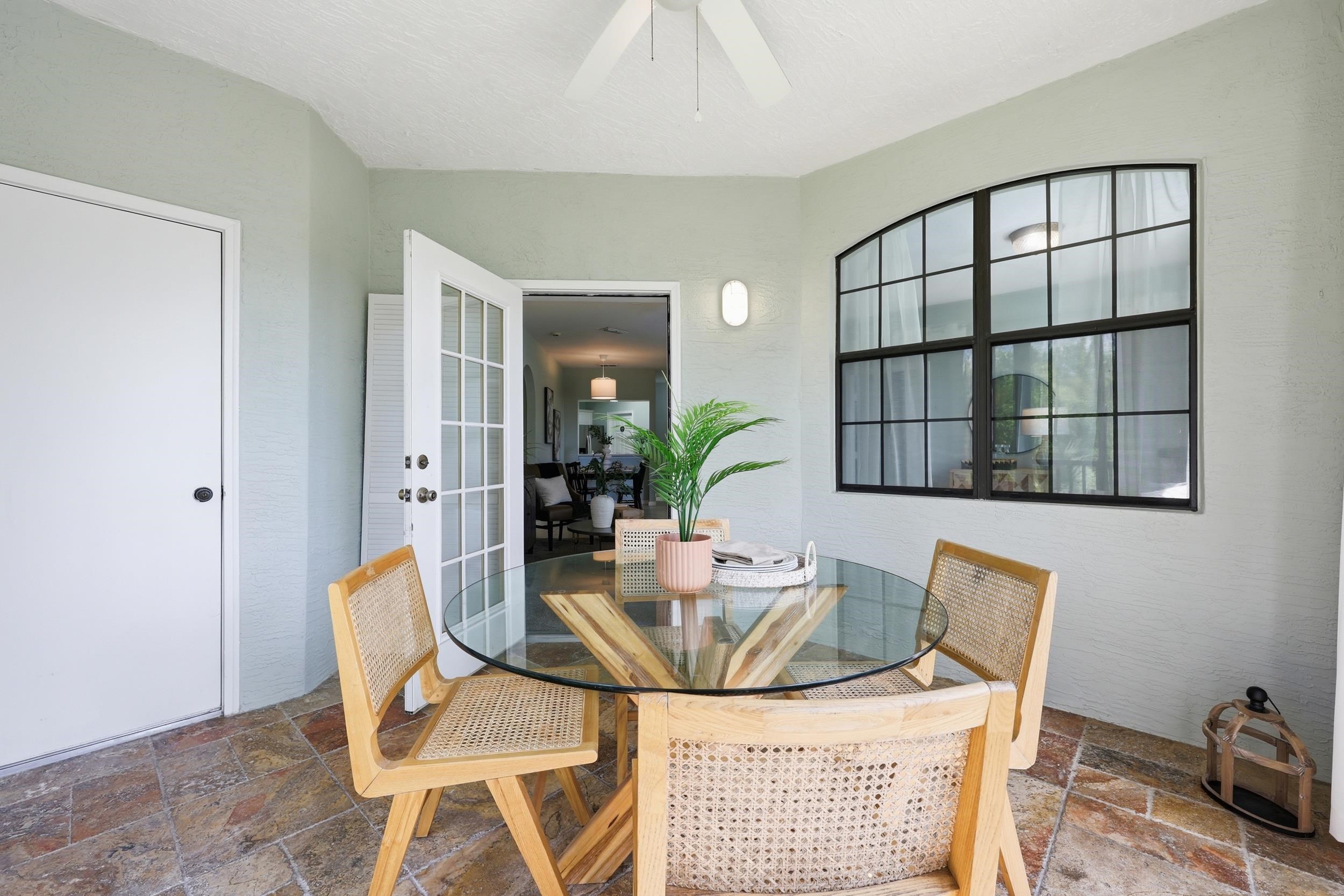 Image 4 of 93 For 1529 Vista Cove Rd
