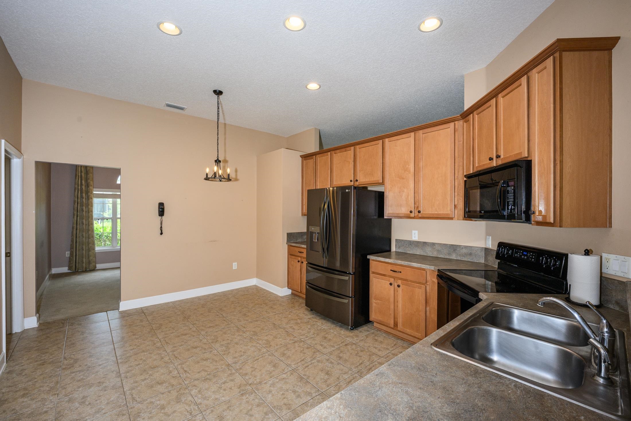 Image 23 of 63 For 221 Clear Creek Ct