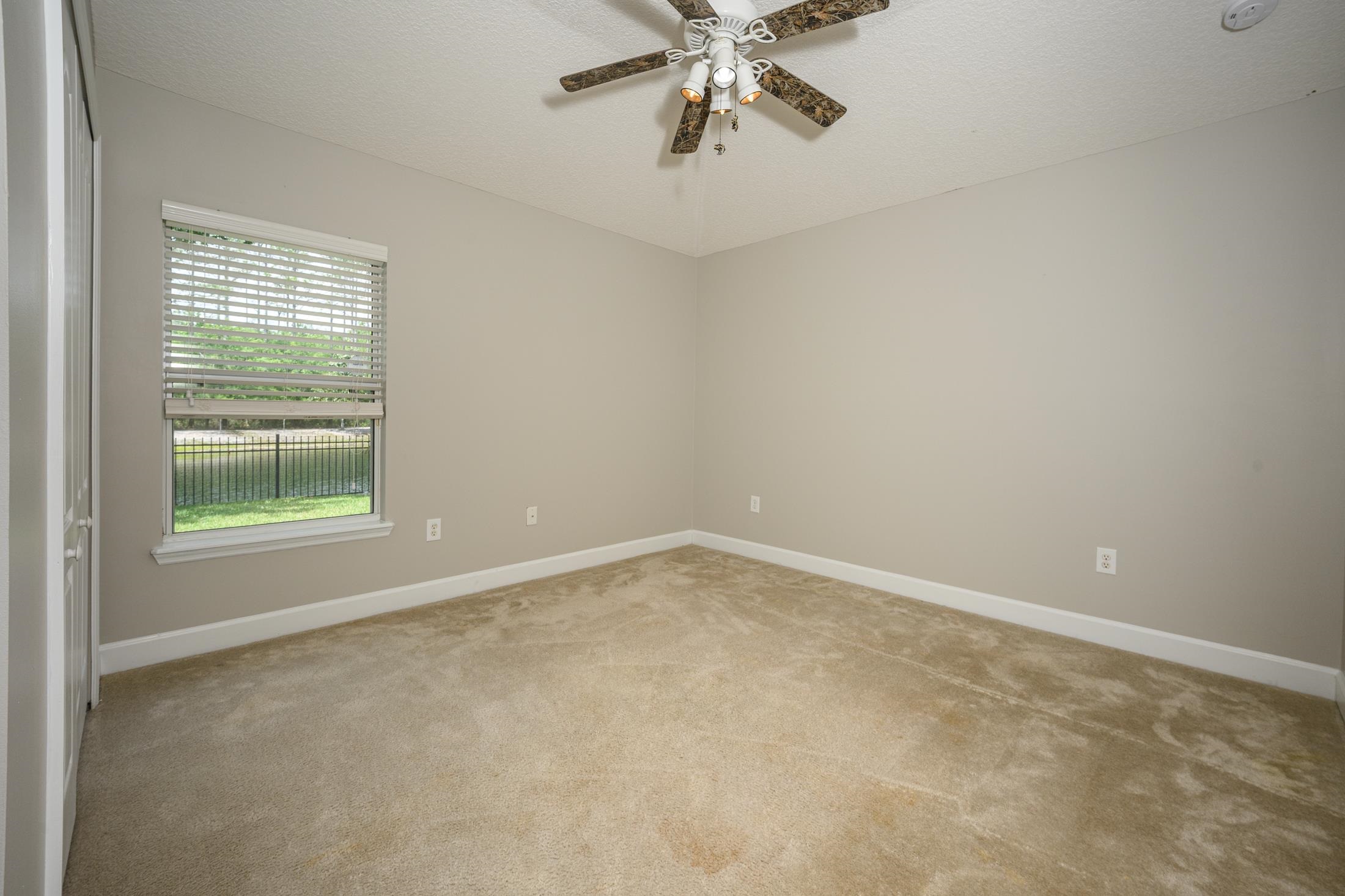 Image 27 of 63 For 221 Clear Creek Ct