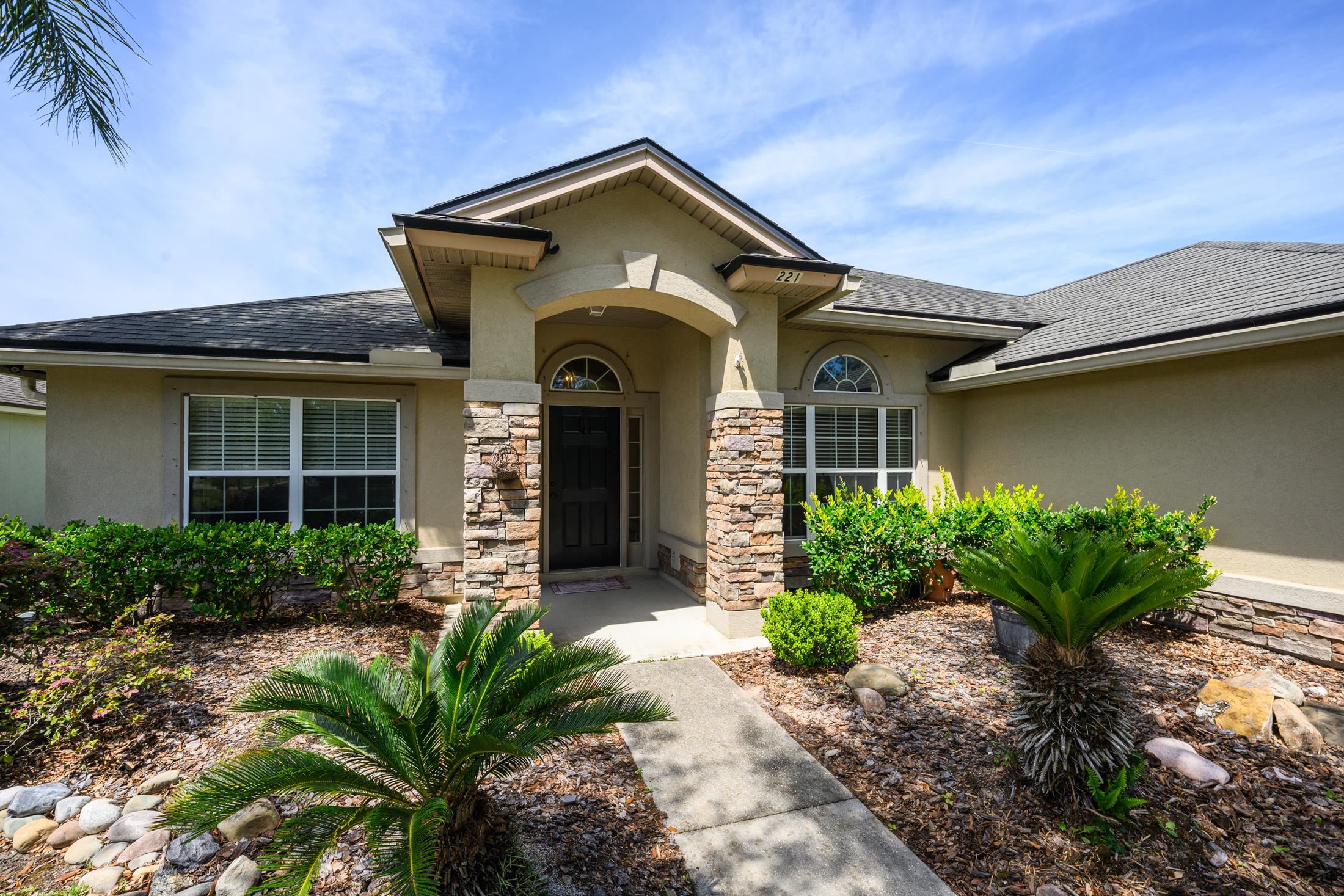 Image 4 of 63 For 221 Clear Creek Ct