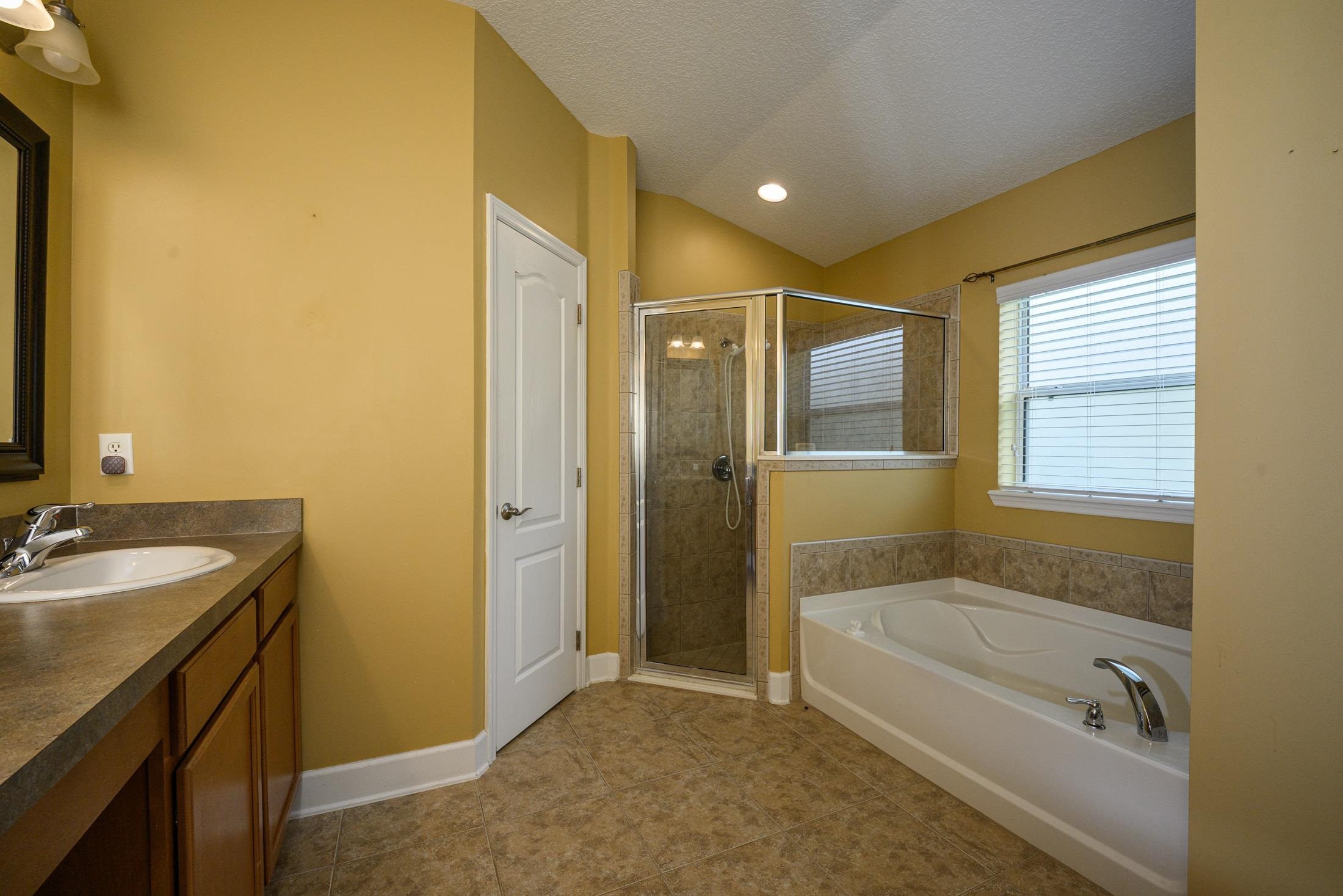 Image 43 of 63 For 221 Clear Creek Ct