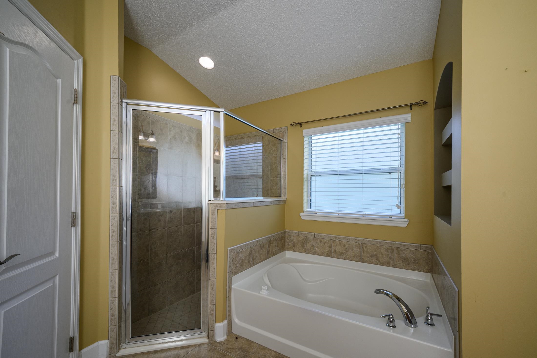 Image 44 of 63 For 221 Clear Creek Ct