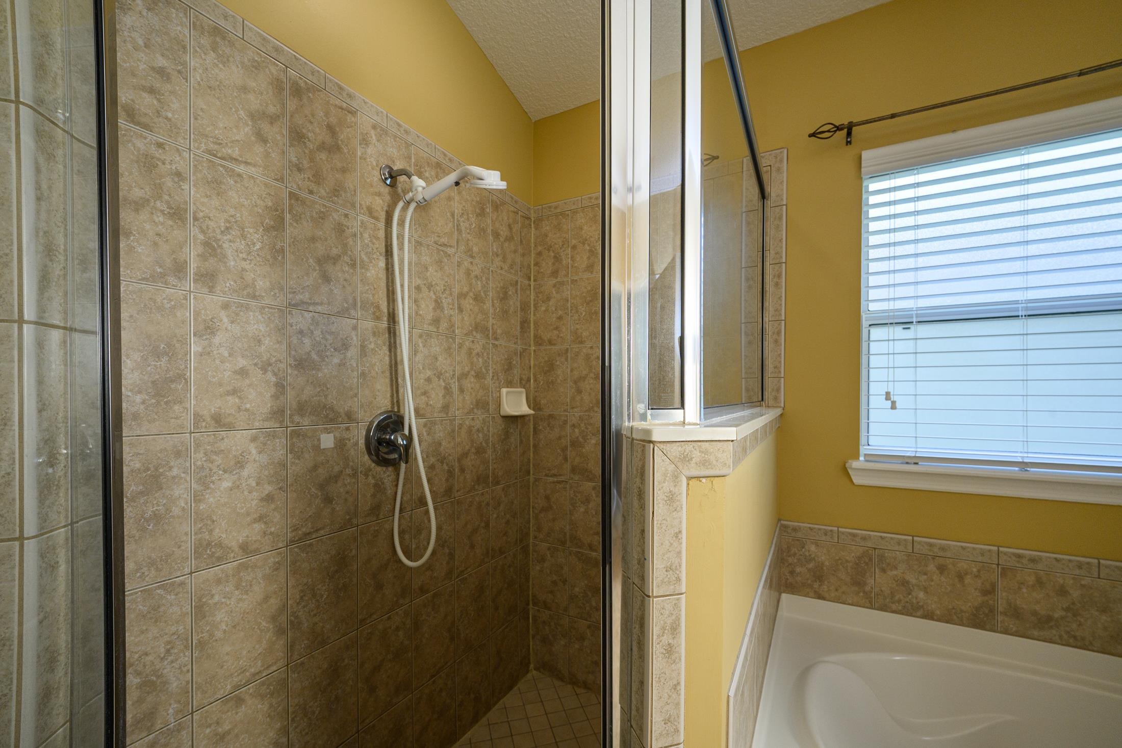 Image 47 of 63 For 221 Clear Creek Ct