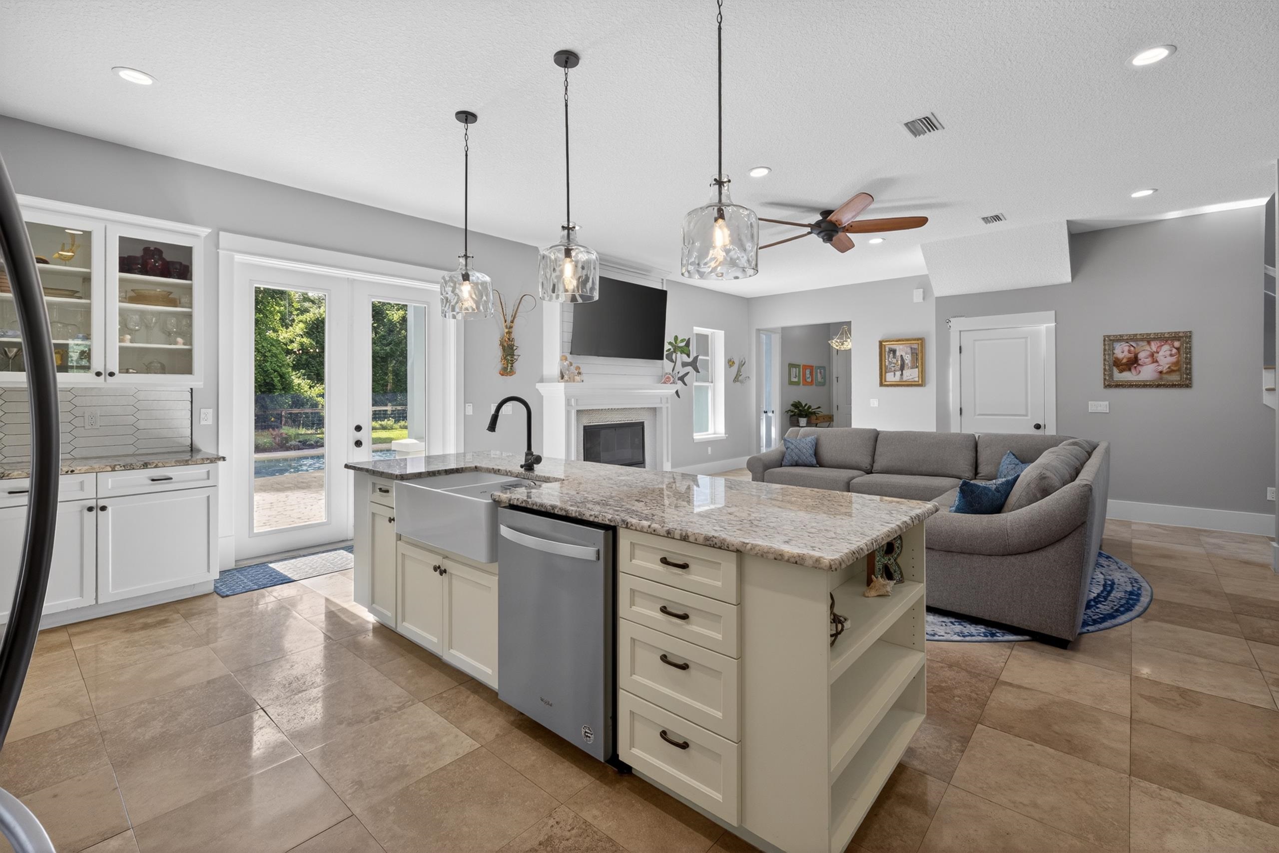 Image 28 of 77 For 3532 Carolwood Ln