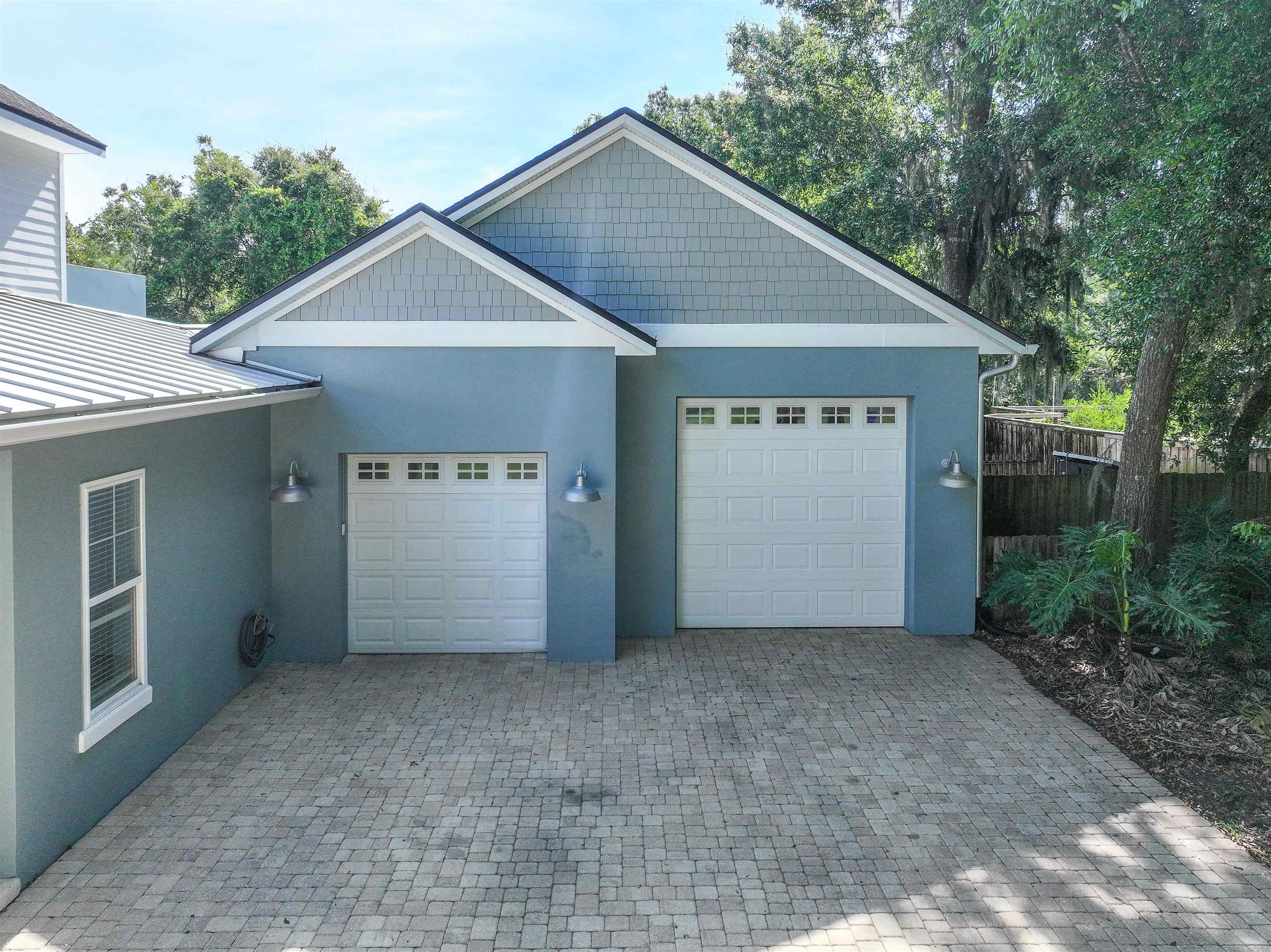 Image 4 of 77 For 3532 Carolwood Ln