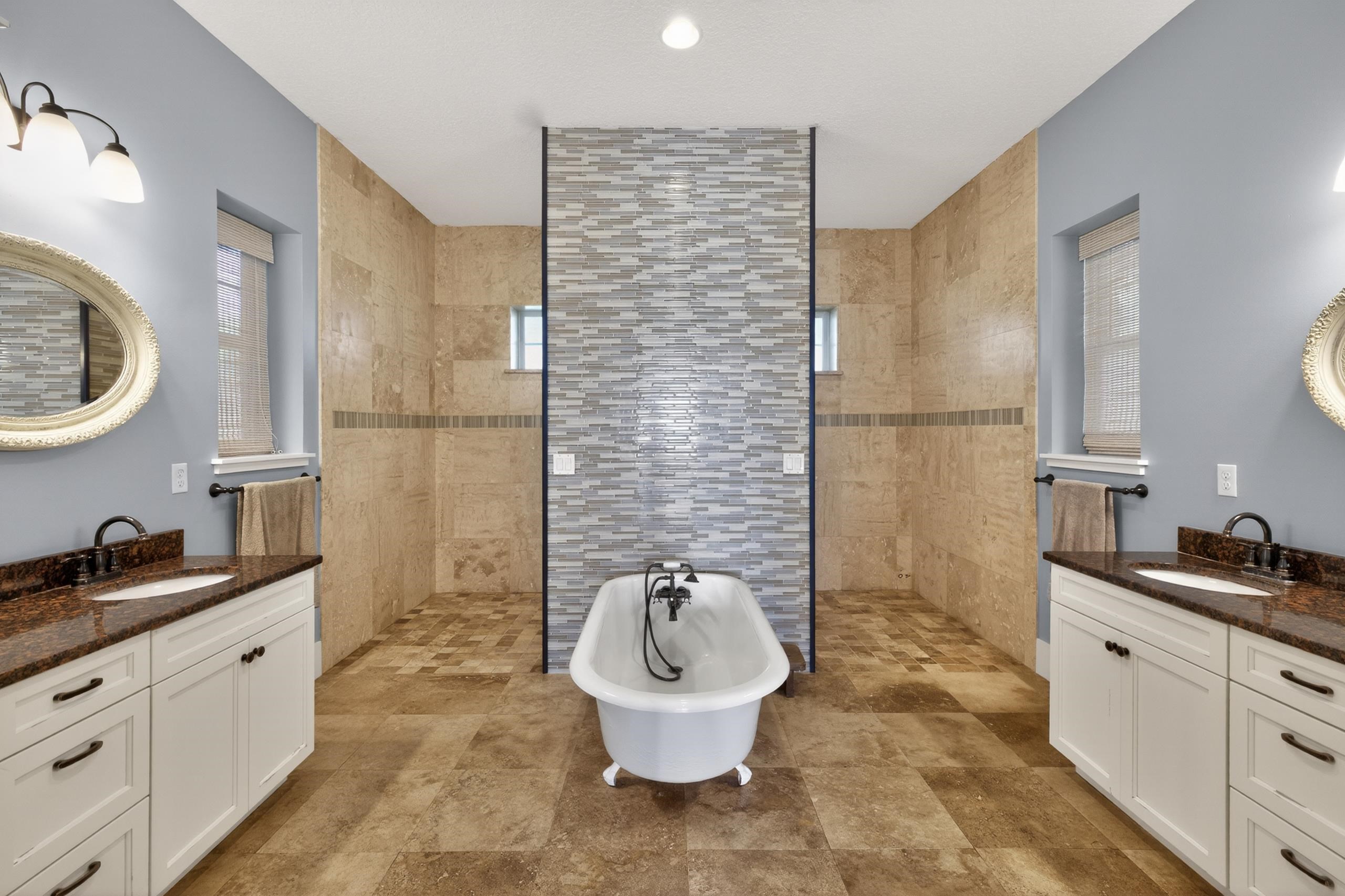 Image 40 of 77 For 3532 Carolwood Ln