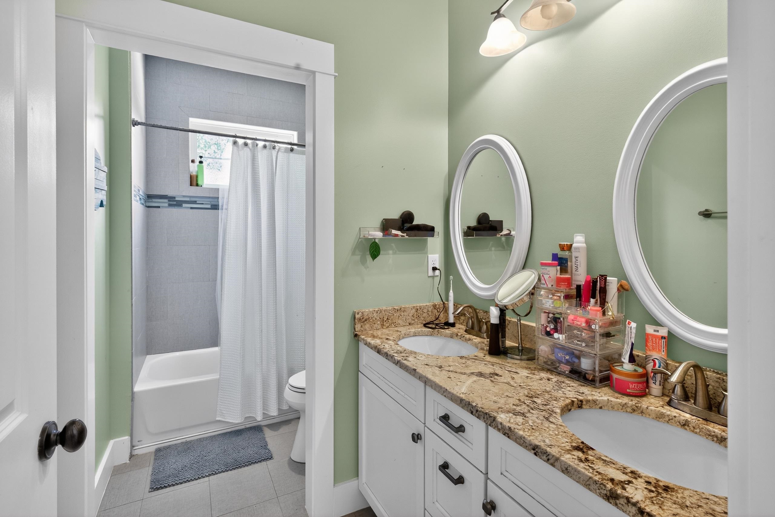 Image 49 of 77 For 3532 Carolwood Ln