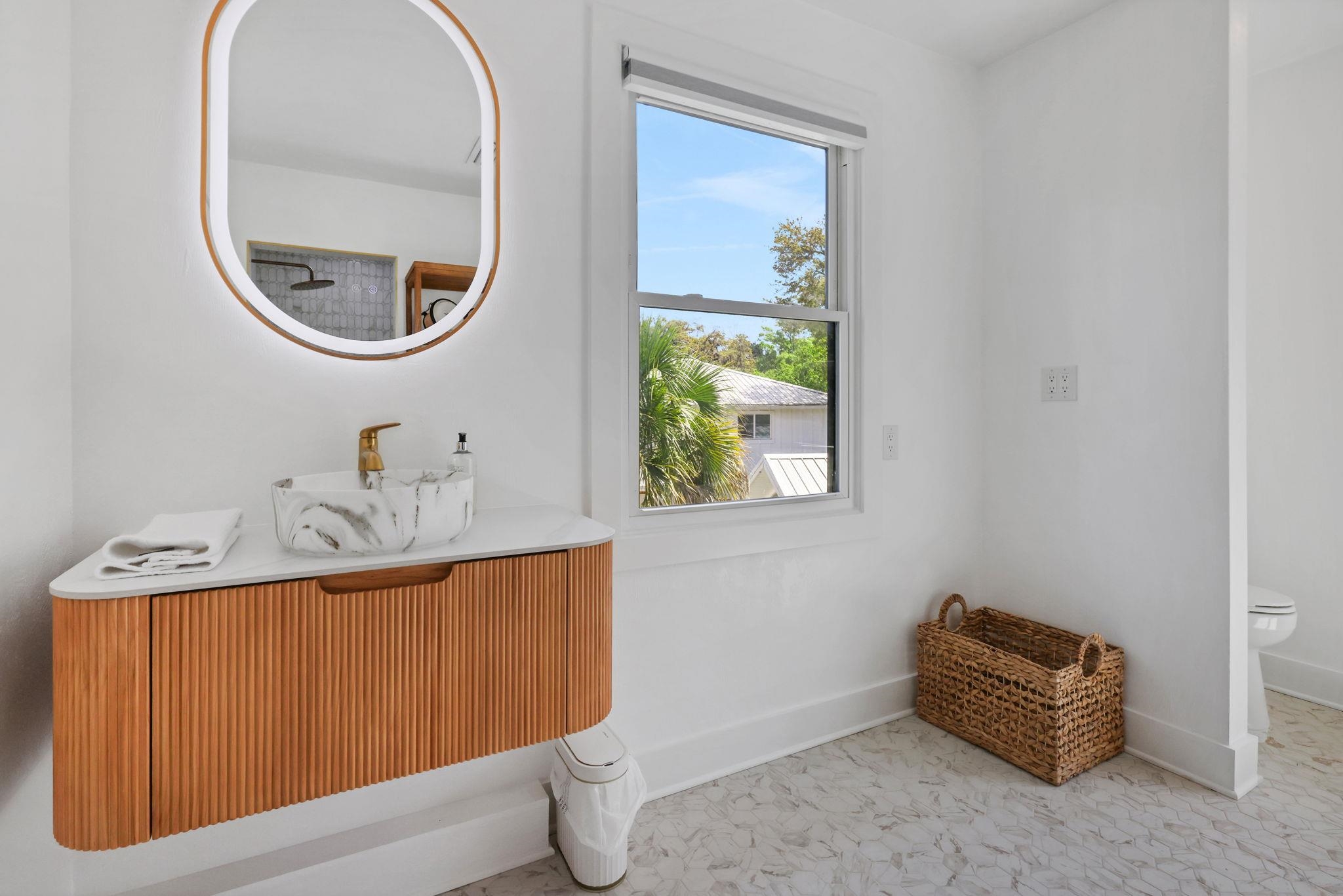 Image 39 of 73 For 39 Park Ave E
