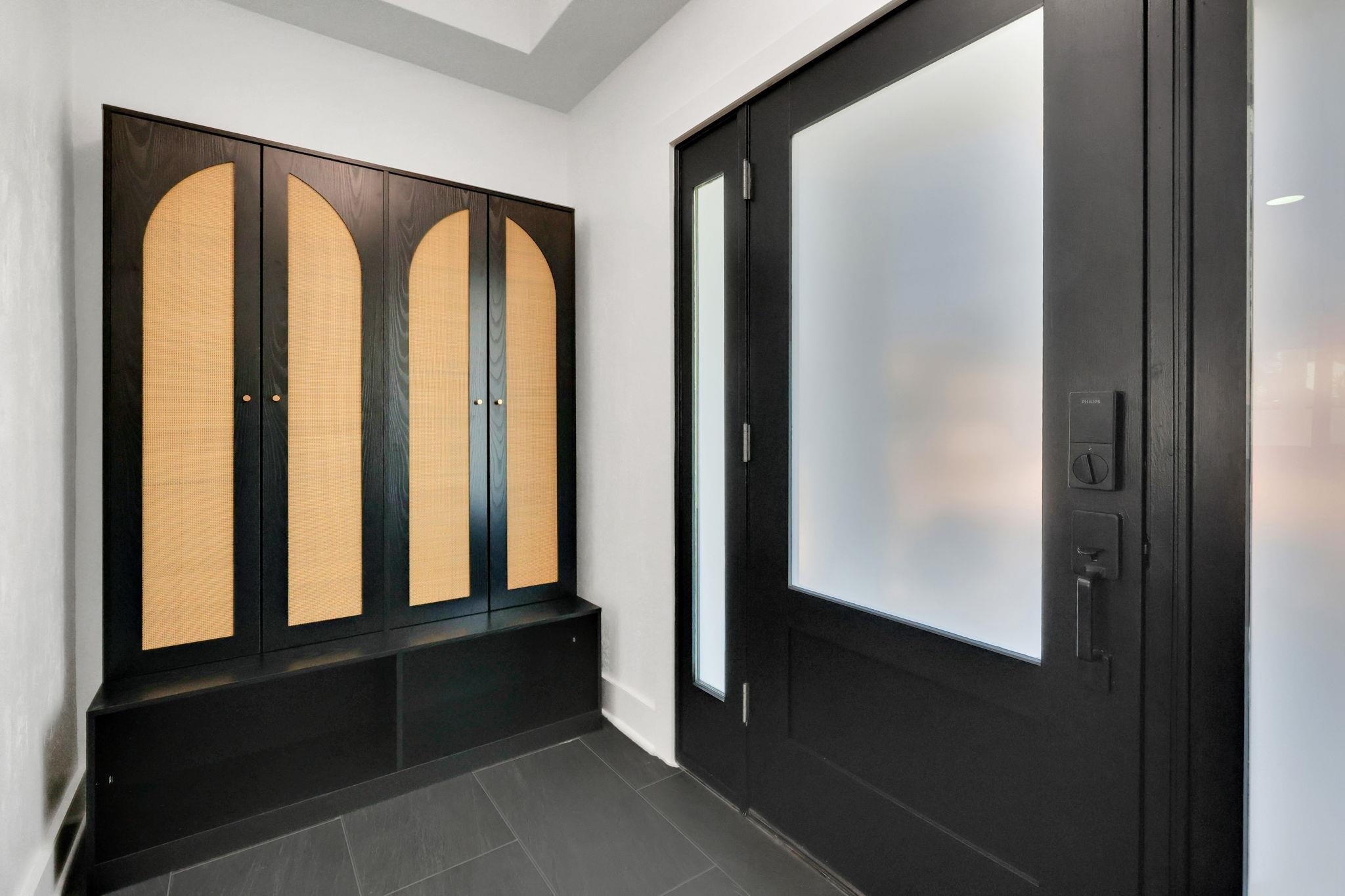 Image 5 of 73 For 39 Park Ave E